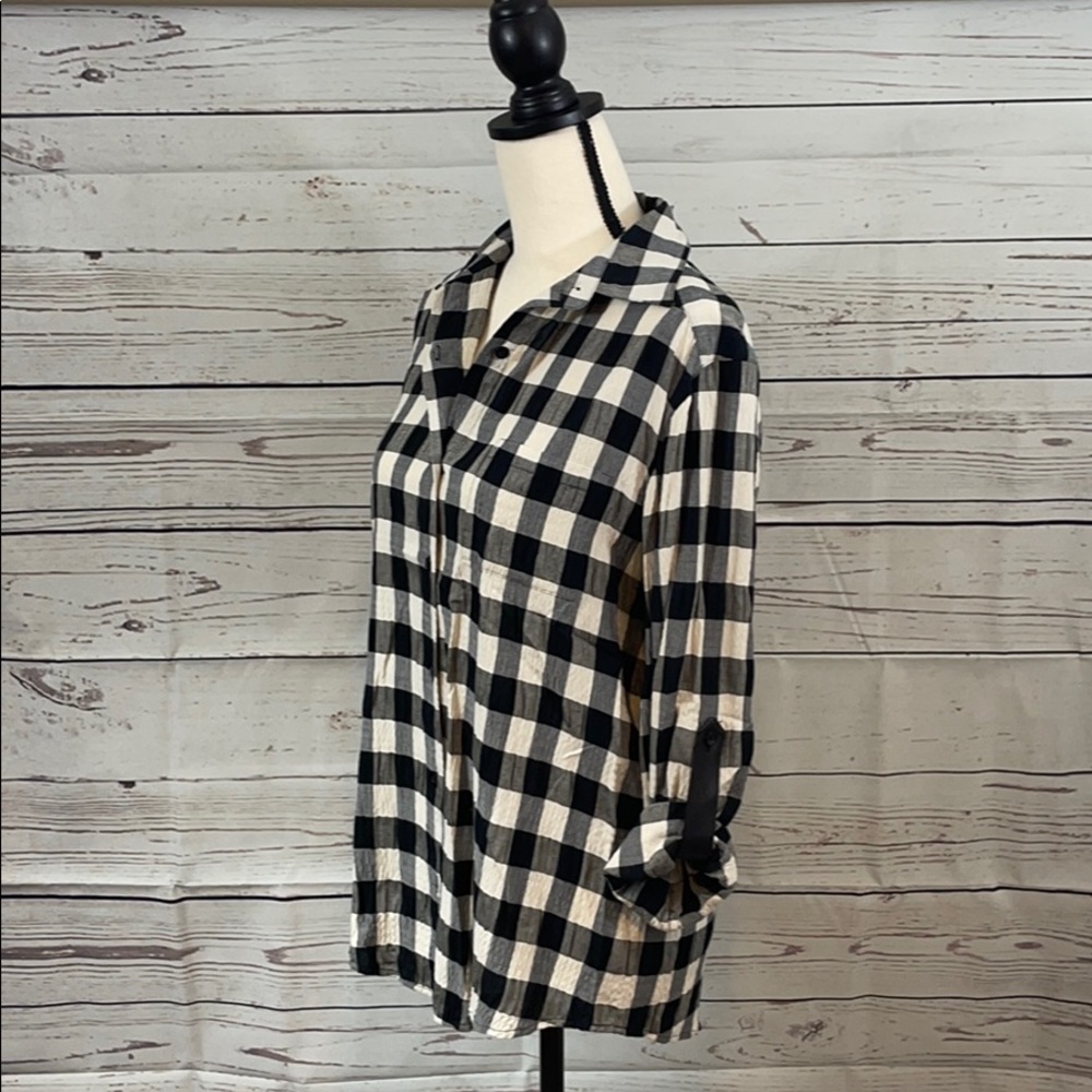 Alice + Olivia button down cuffed sleeves (Size S) - Picture 2 of 5